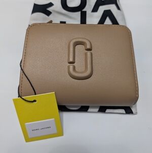 NWT Marc Jacobs Compact Wallet